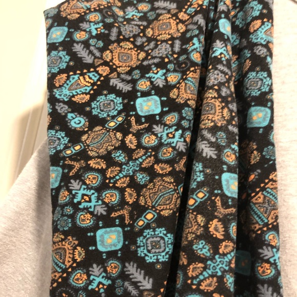 LULAROE XS Irma with OS leggings - Picture 2 of 3